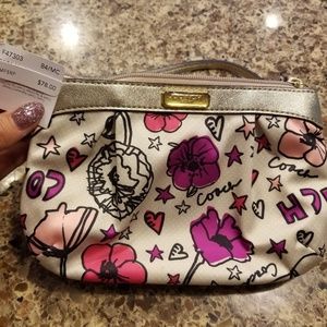 New Medium Wristlet in Kyra Flower Print